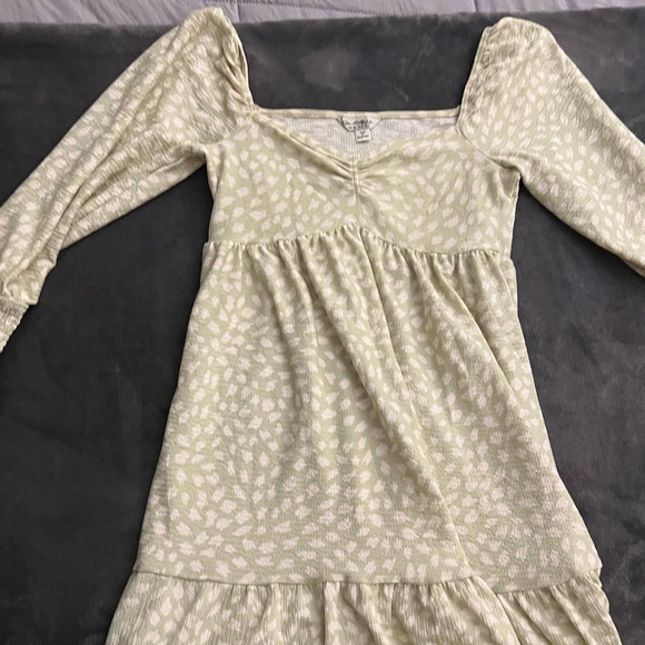 Sweetheart neck tierred mini dress in sage - Picture 5 of 5